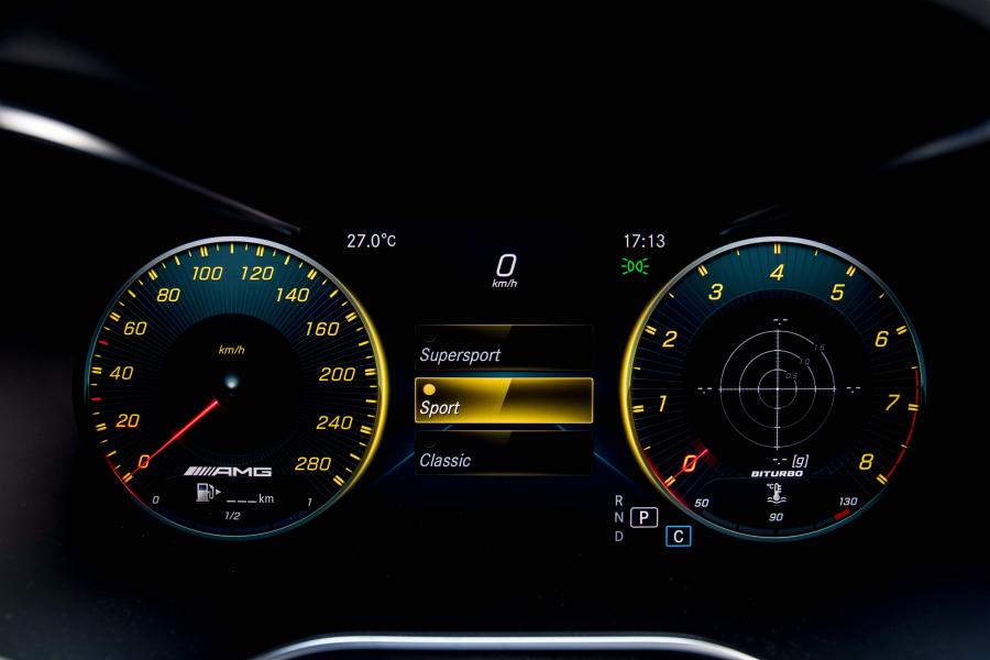 Панель приборов Mercedes-AMG C43 4Matic Coupe (C205) 2018 года  (WW) (фото 38 из 49)